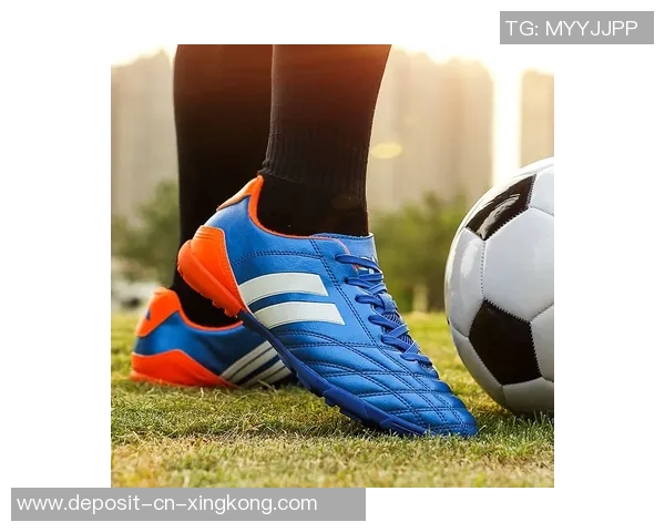 选择适合你的足球鞋碎钉与长钉的完美搭配提升场上表现与舒适度